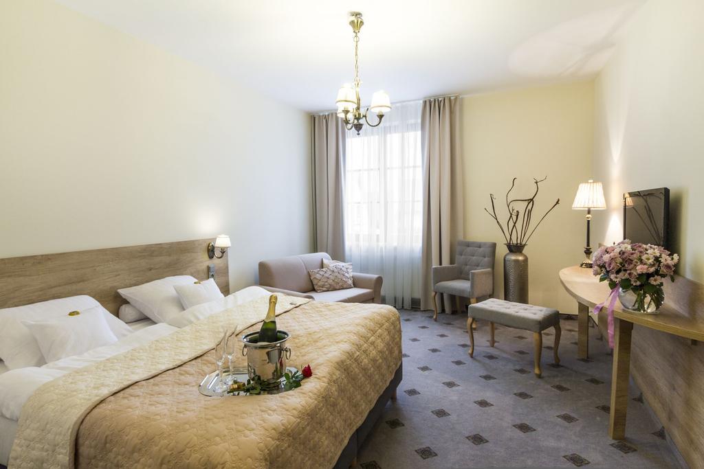 Hotel Notabene Swidnik  Phòng bức ảnh