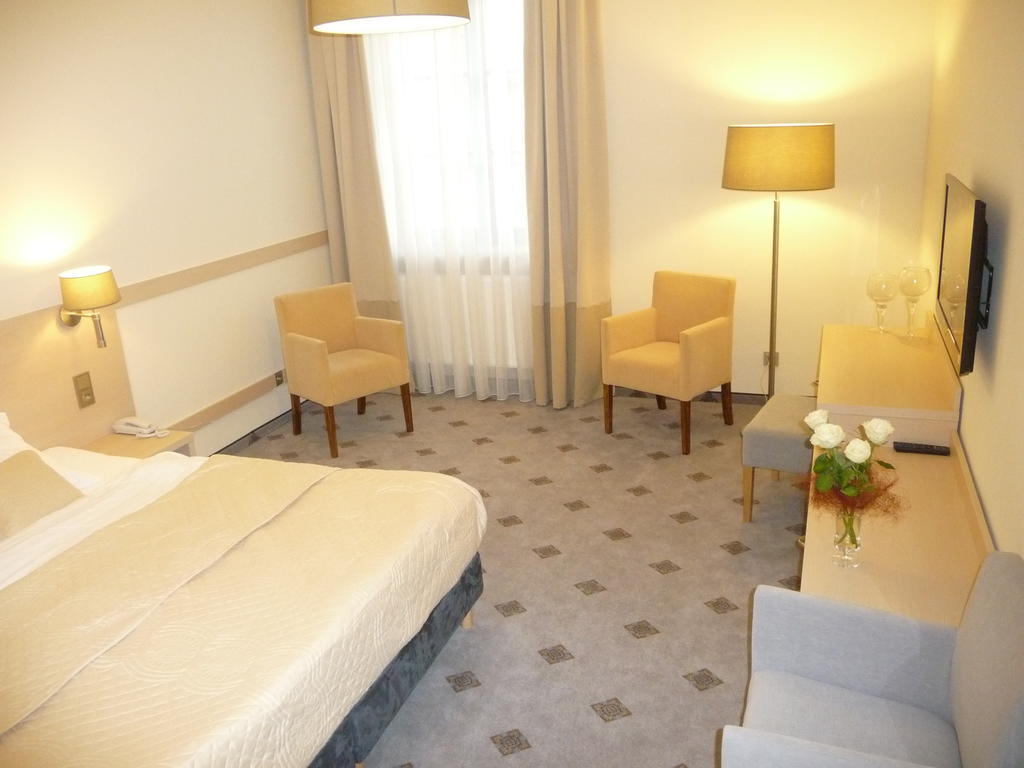 Hotel Notabene Swidnik  Ngoại thất bức ảnh